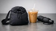 Trik 4 langkah: lipat zip hoodie jadi beg sandang bila cuaca Malaysia tak menentu